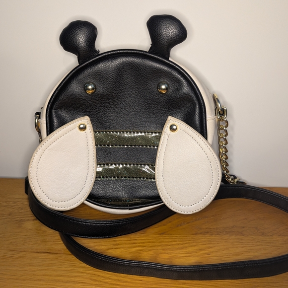 Betsey Johnson Handbags - ‼️PRICE DROP‼️▪️Betsy Johnson ▪ "What's The Buzz" Bee Crossbody - Black & White
